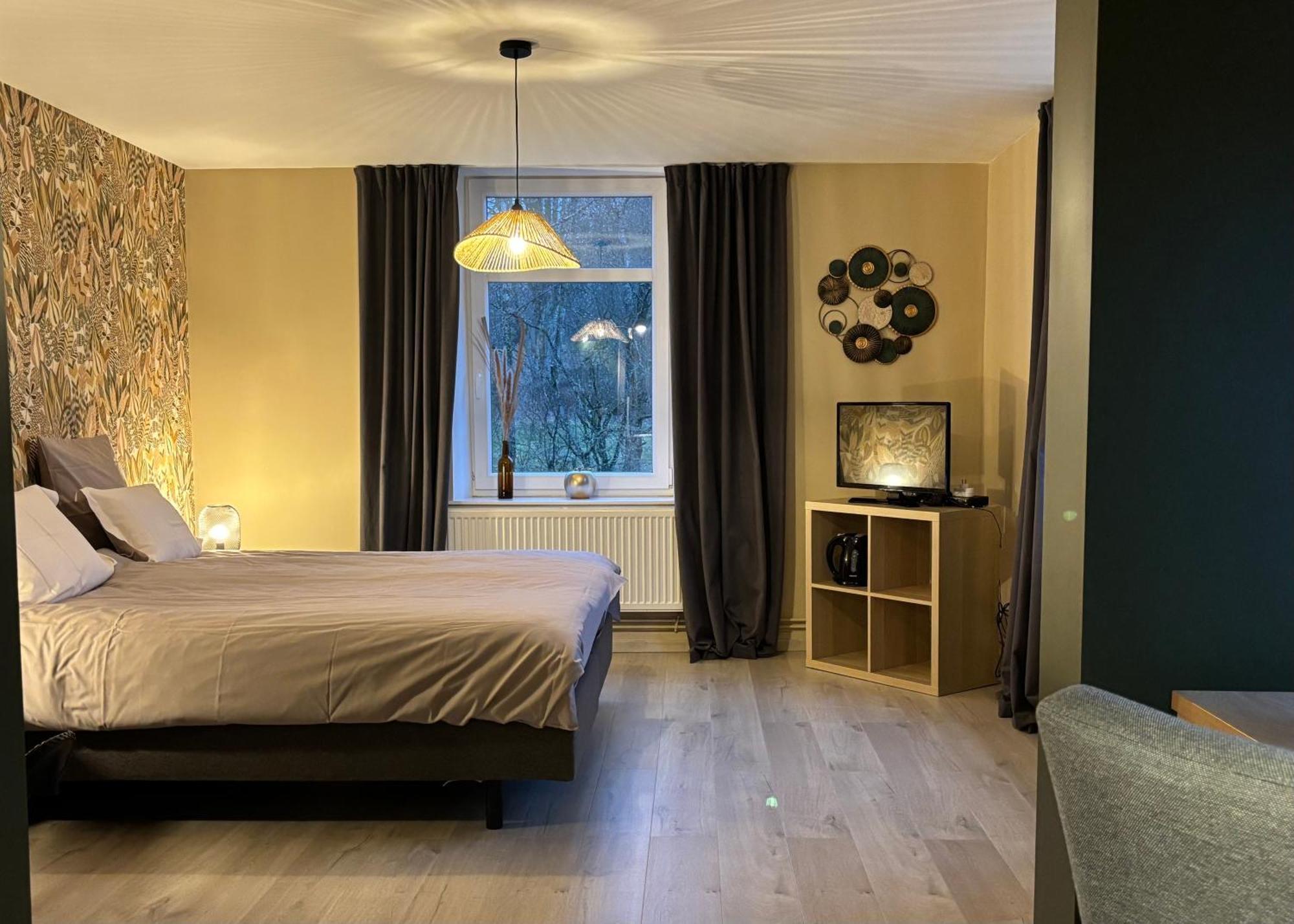 Les Lucioles Bed & Breakfast Франкоршан Екстериор снимка